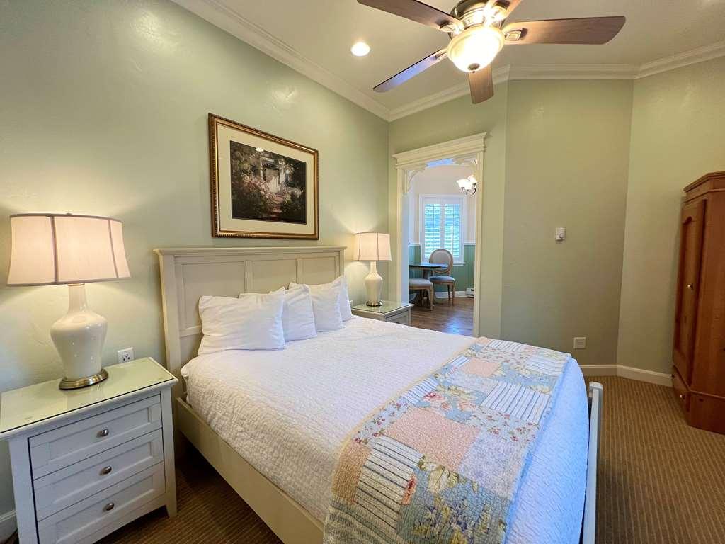 Best Western Grandma'S Feather Bed Mendenhaven Habitación foto